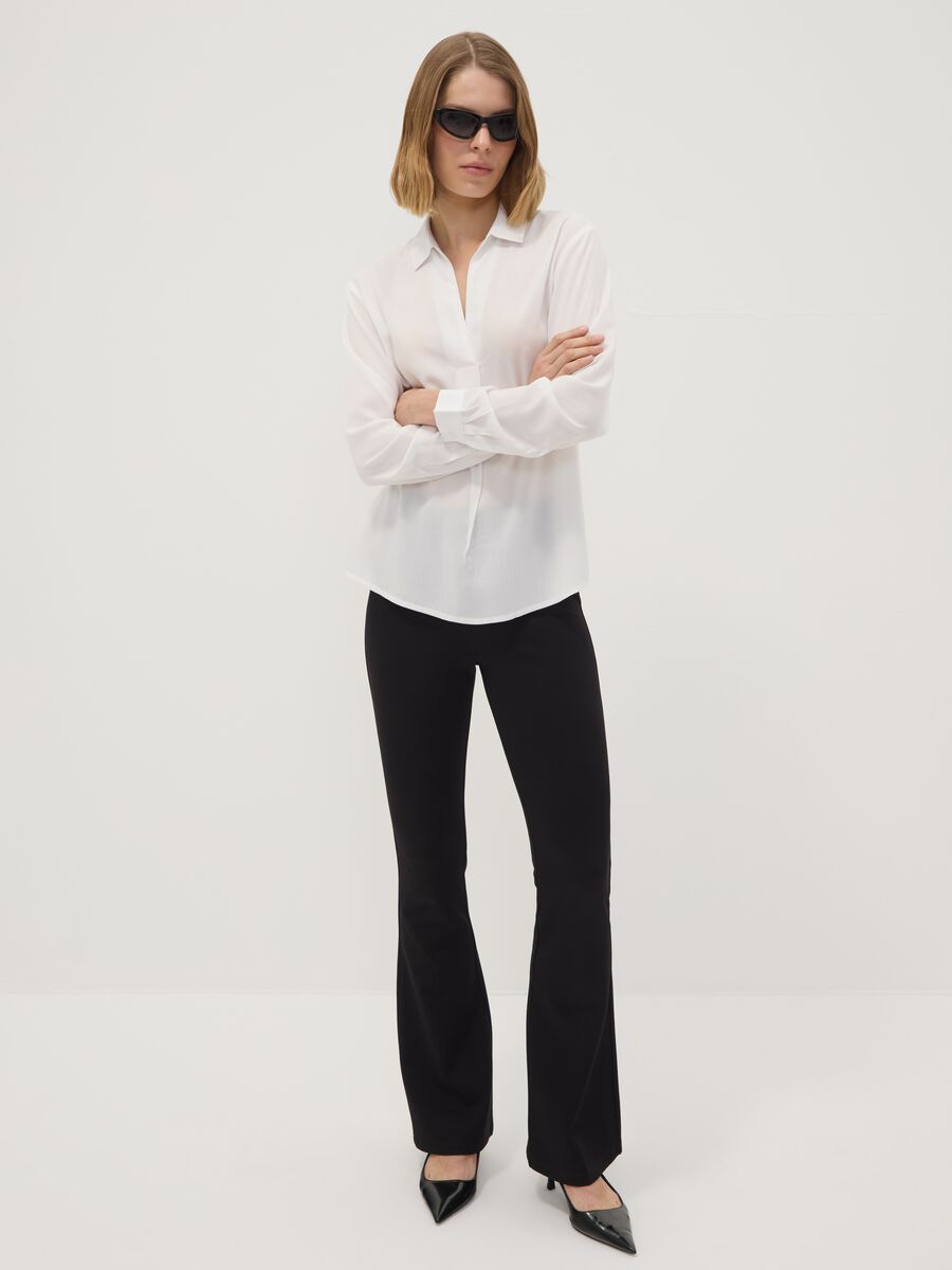 Camicia bianca in pura viscosa con colletto classico regular fit_2