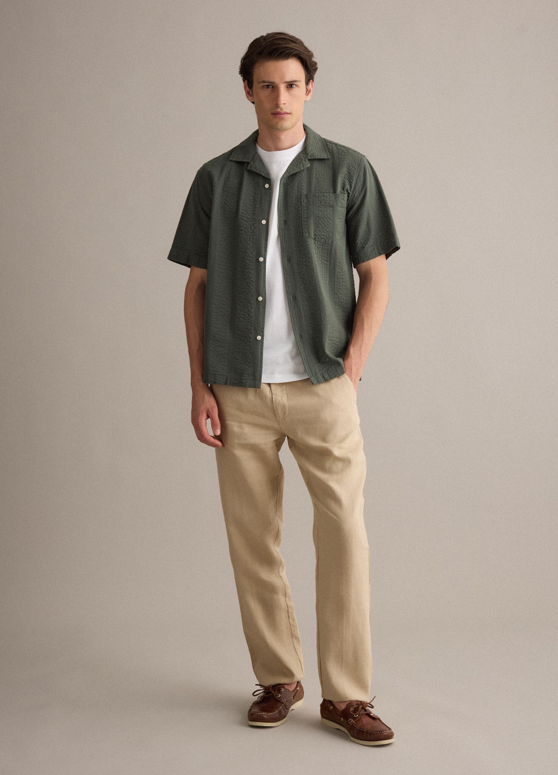 Green short-sleeve pure organic cotton shirt with bowling collar, regular fit