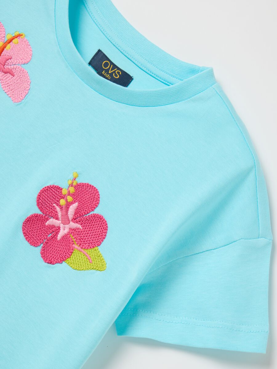 Boxy fit light blue T-shirt with embroidered flowers_3