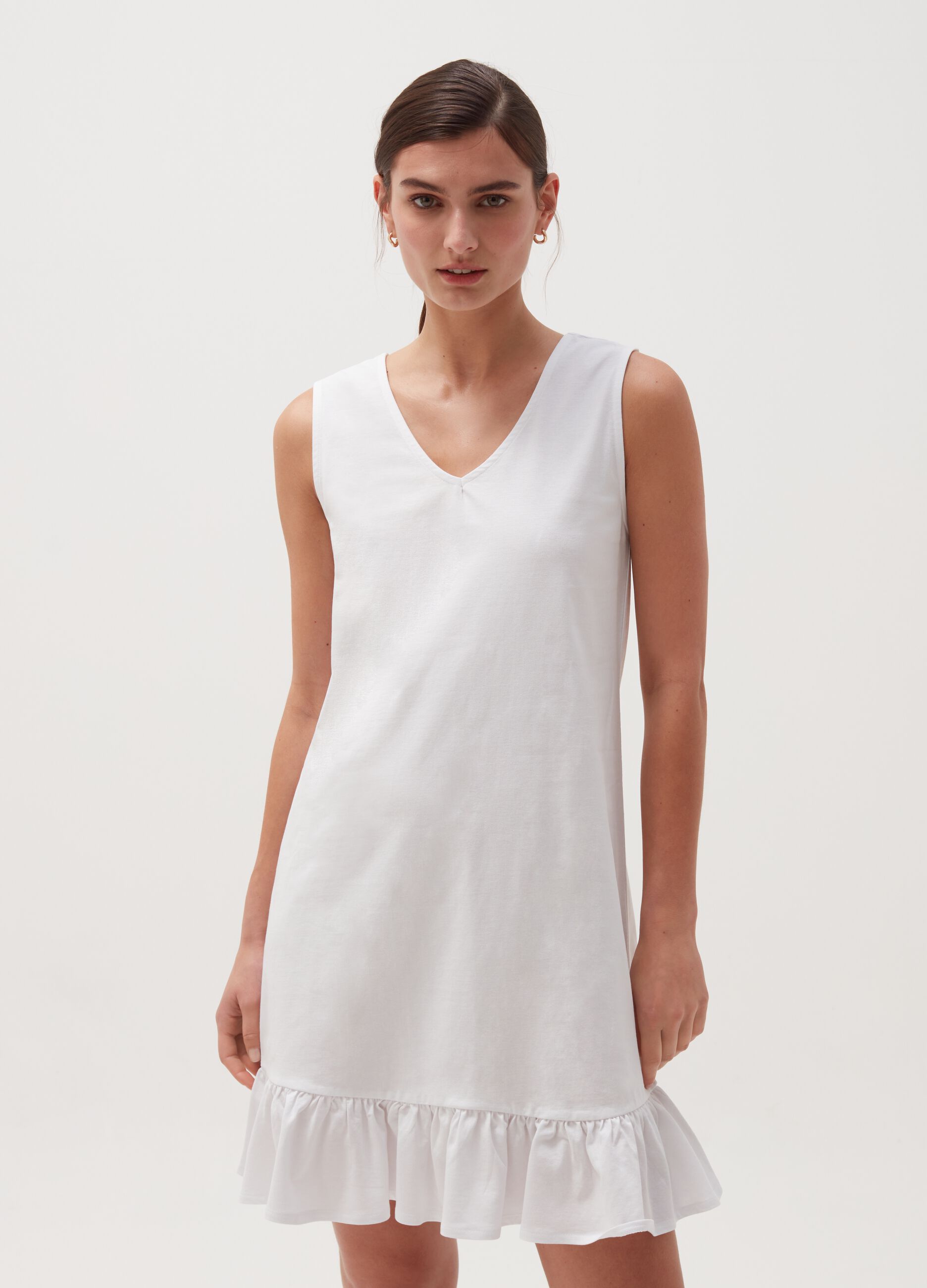 Cotton dress with V-neck and flounce