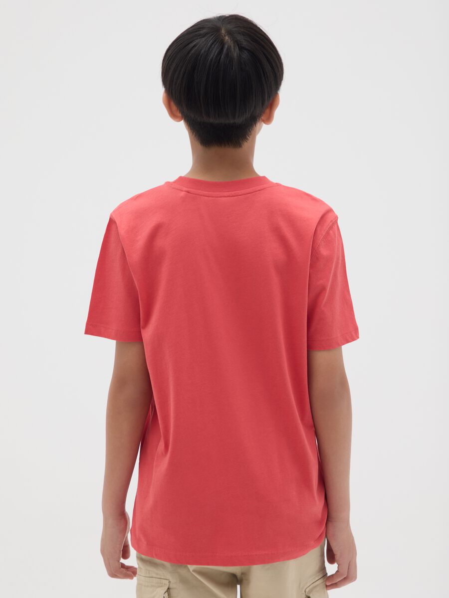 T-shirt da ragazzo in puro cotone rosso regular fit con stampa_1