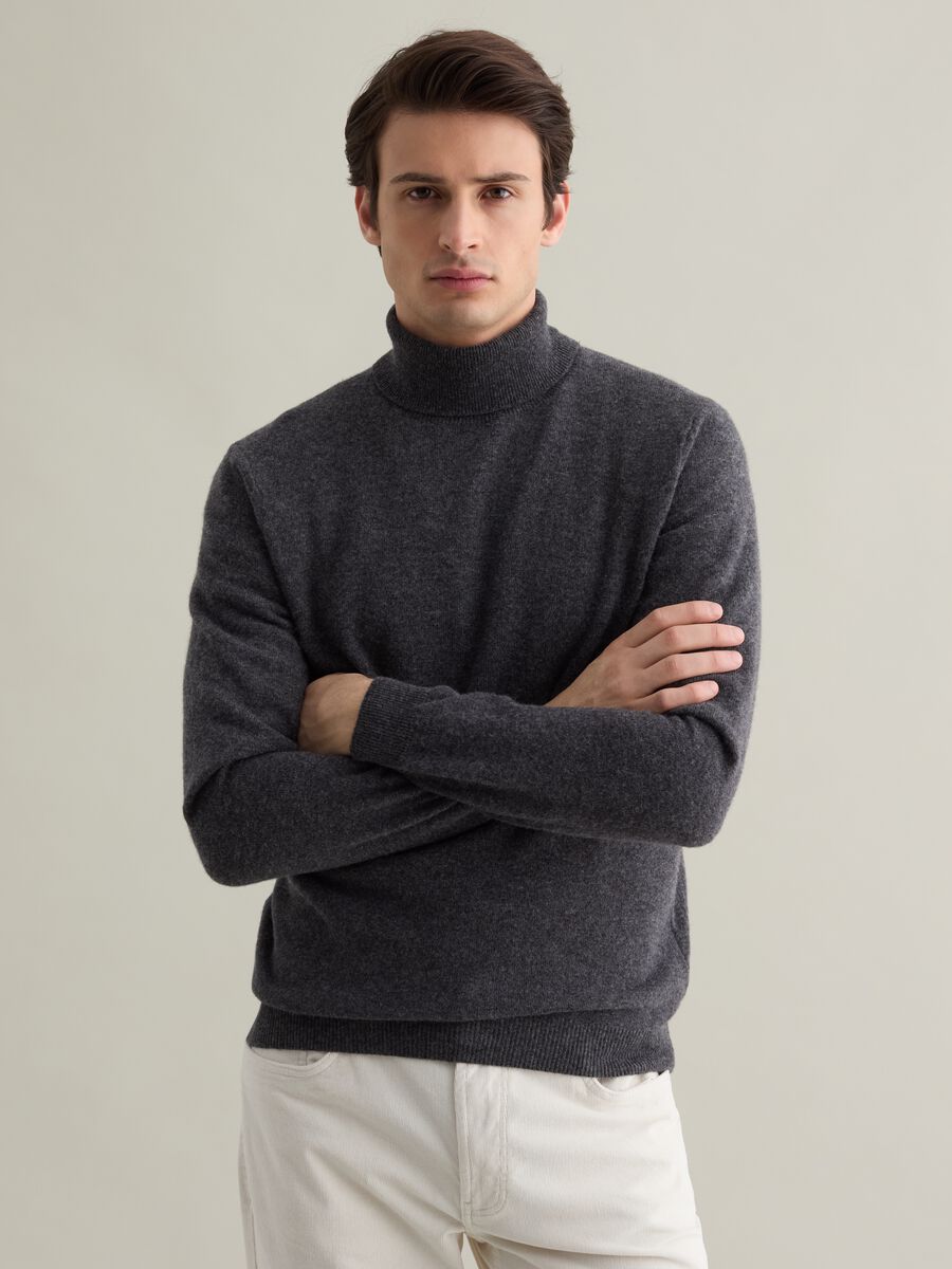 Lambswool pullover with high neck_0