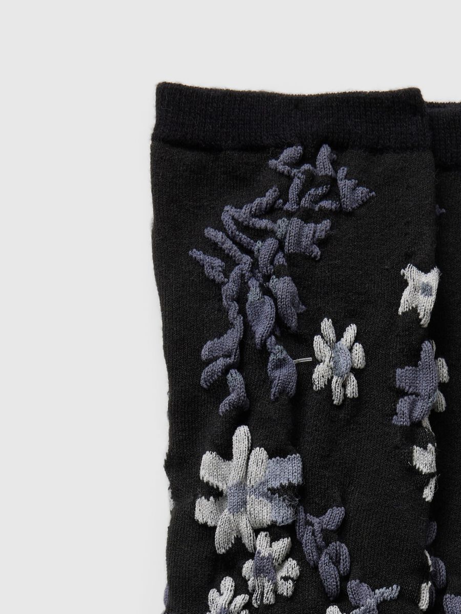 Short socks with floral embroidery_1
