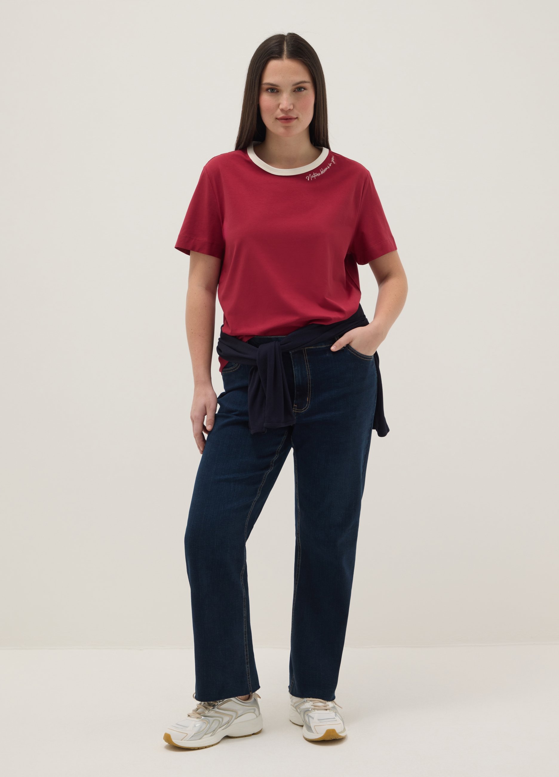 Camiseta Roja Regular Fit De Algodón Elástico Con Frase Bordada, Mujer, Rojo Oscuro, Talla: XXL