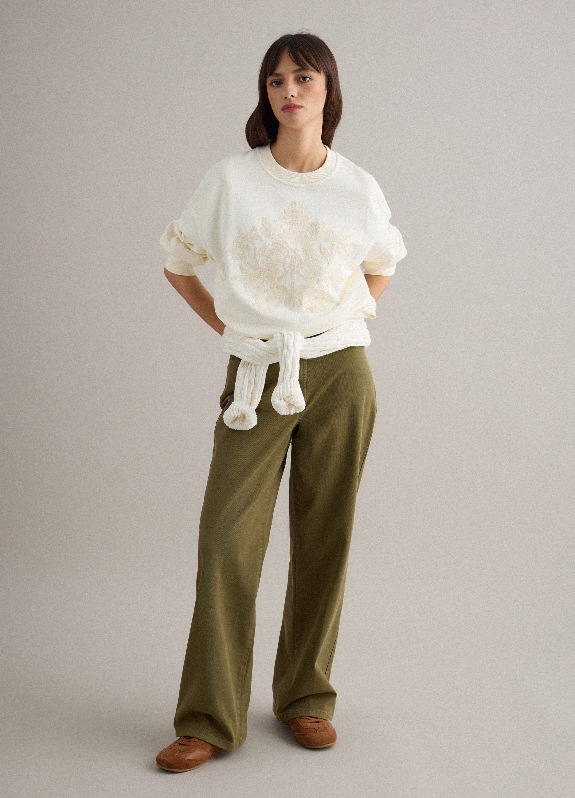 PIOMBO, Felpa Girocollo In Misto Cotone Bianca Regular Fit Con Ricamo Floreale, Mujer, Blanco suave, Talla: 34