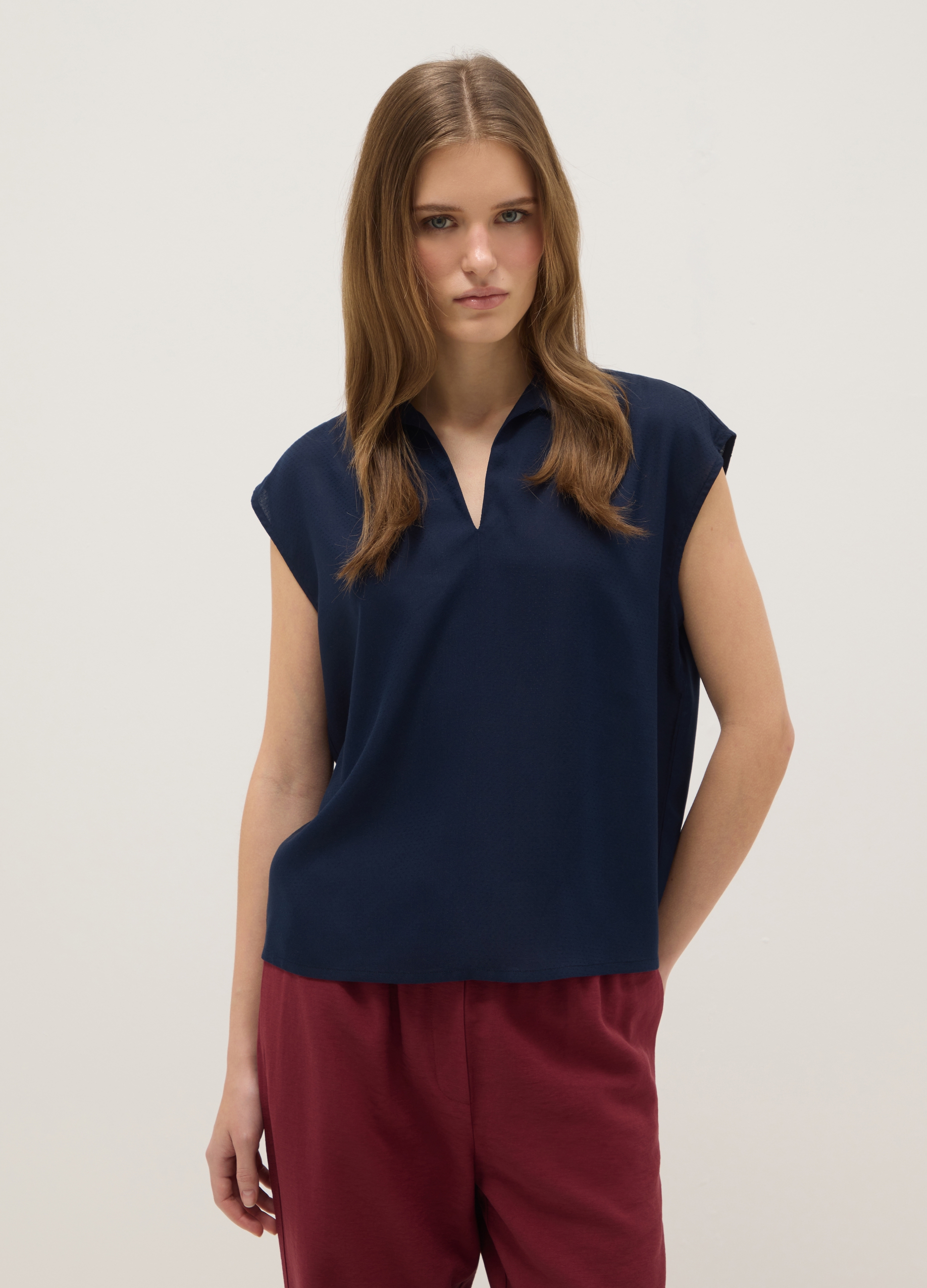 Blusa Sin Mangas De Viscosa Azul Pura, Corte Regular Con Cuello En V, Mujer, Azul marino, Talla: 34