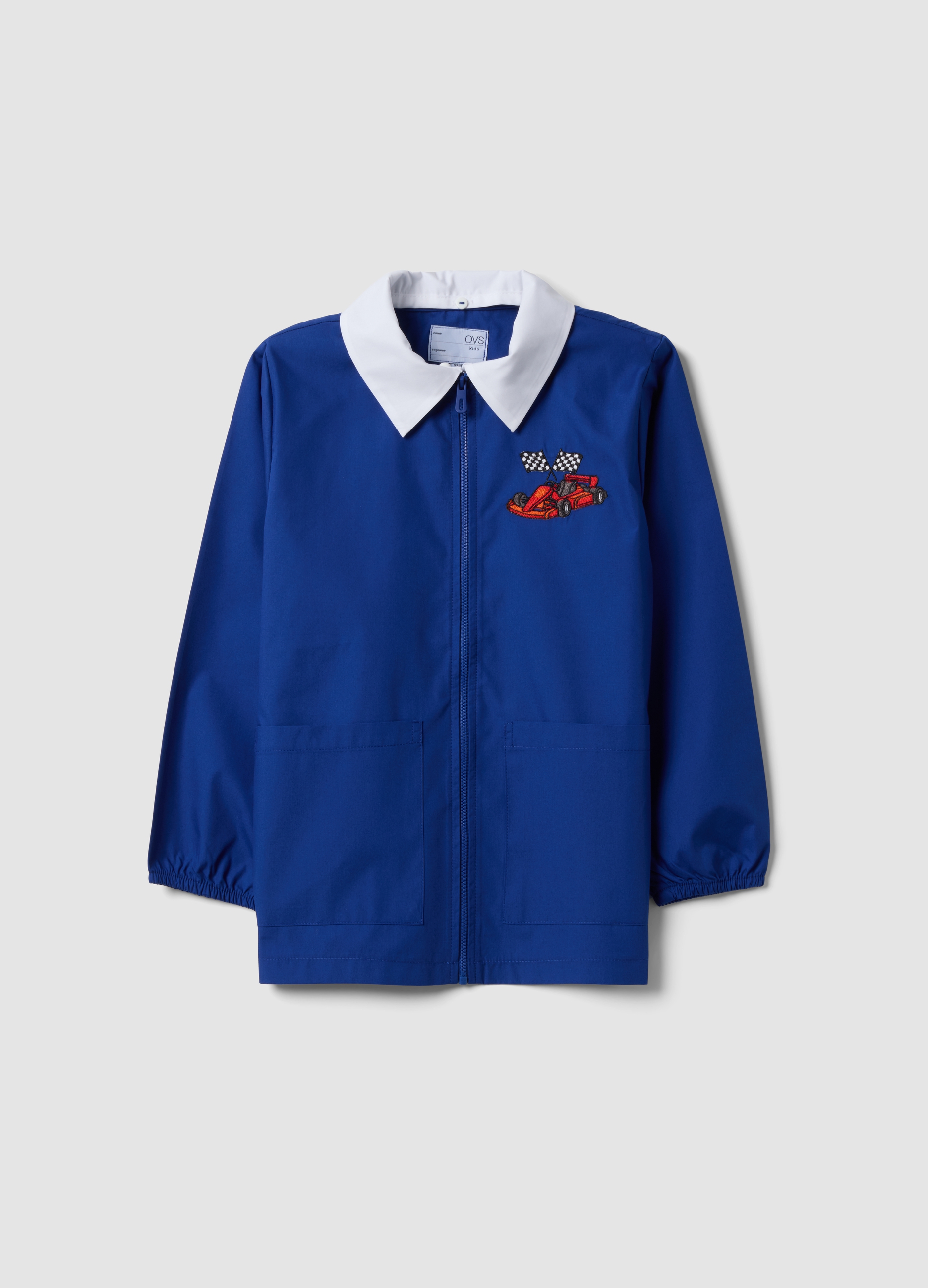 OVS KIDS, Grembiule Corto Personalizzabile Da Scuola Blu Con Zip E Ricamo Kart Per Bambino, Blu, Taglia: 5-6