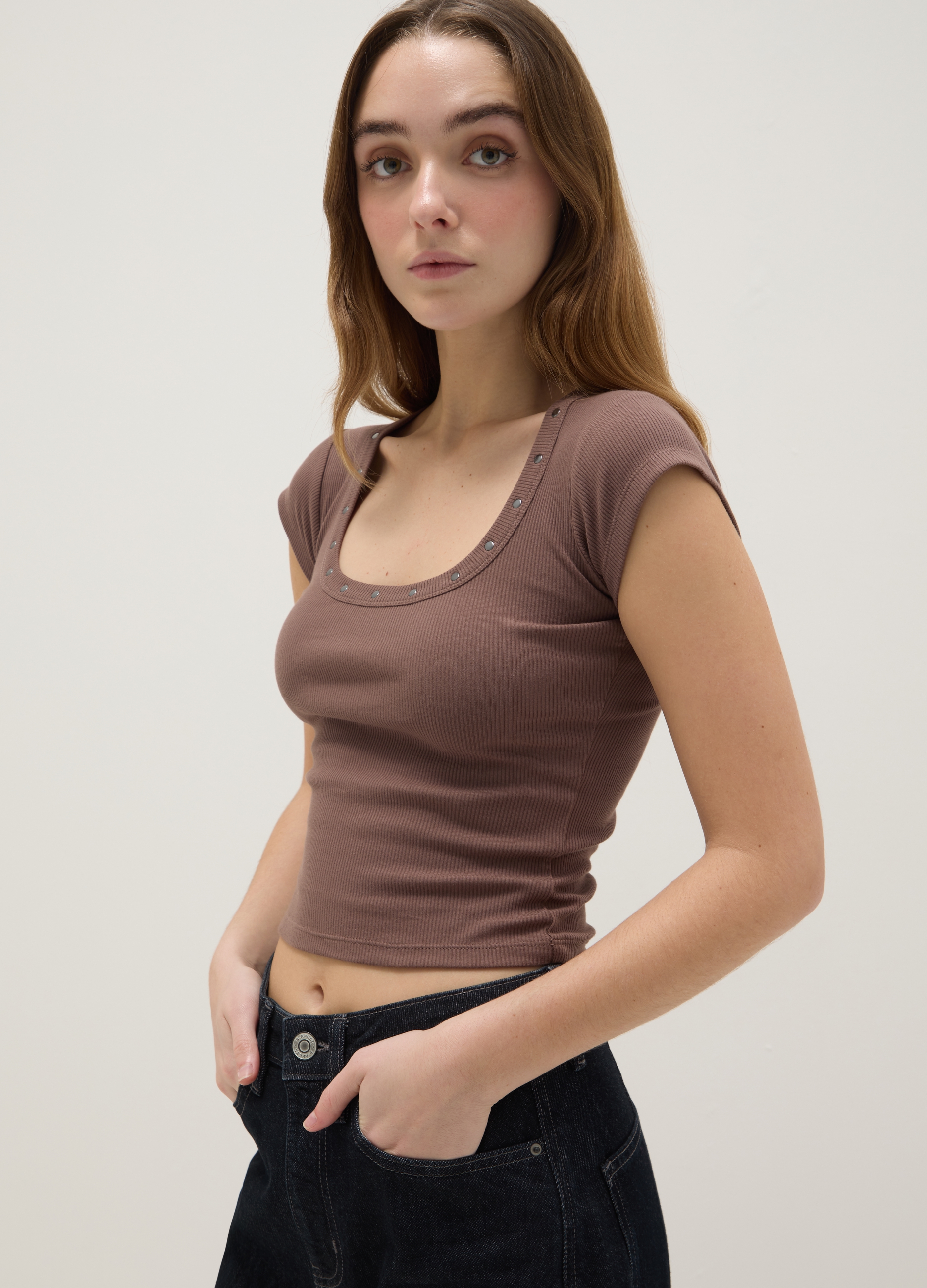 B.ANGEL, Camiseta Marrón Ajustada De Algodón Elástico Con Cuello Con Tachuelas, Mujer, Marrón claro, Talla: 40