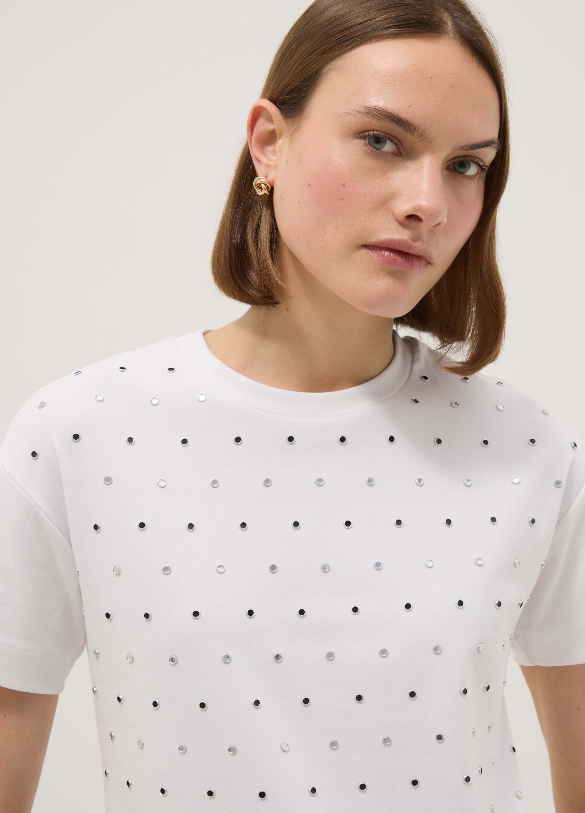 Camiseta Blanca De Algodón Elástico Con Tachuelas, Corte Regular, Mujer, Blanco, Talla: 40