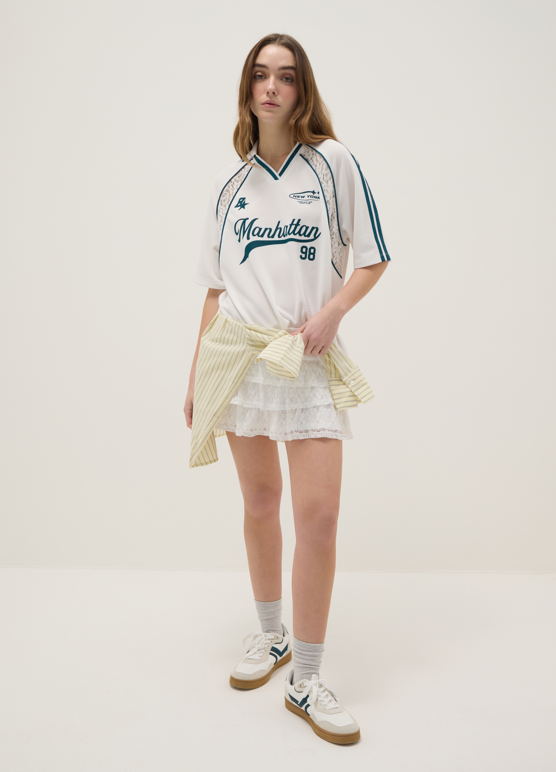 B.ANGEL, Camiseta Blanca De Ajuste Relajado Con Cuello En V Y Detalles Deportivos, Mujer, Blanco óptico, Talla: 34