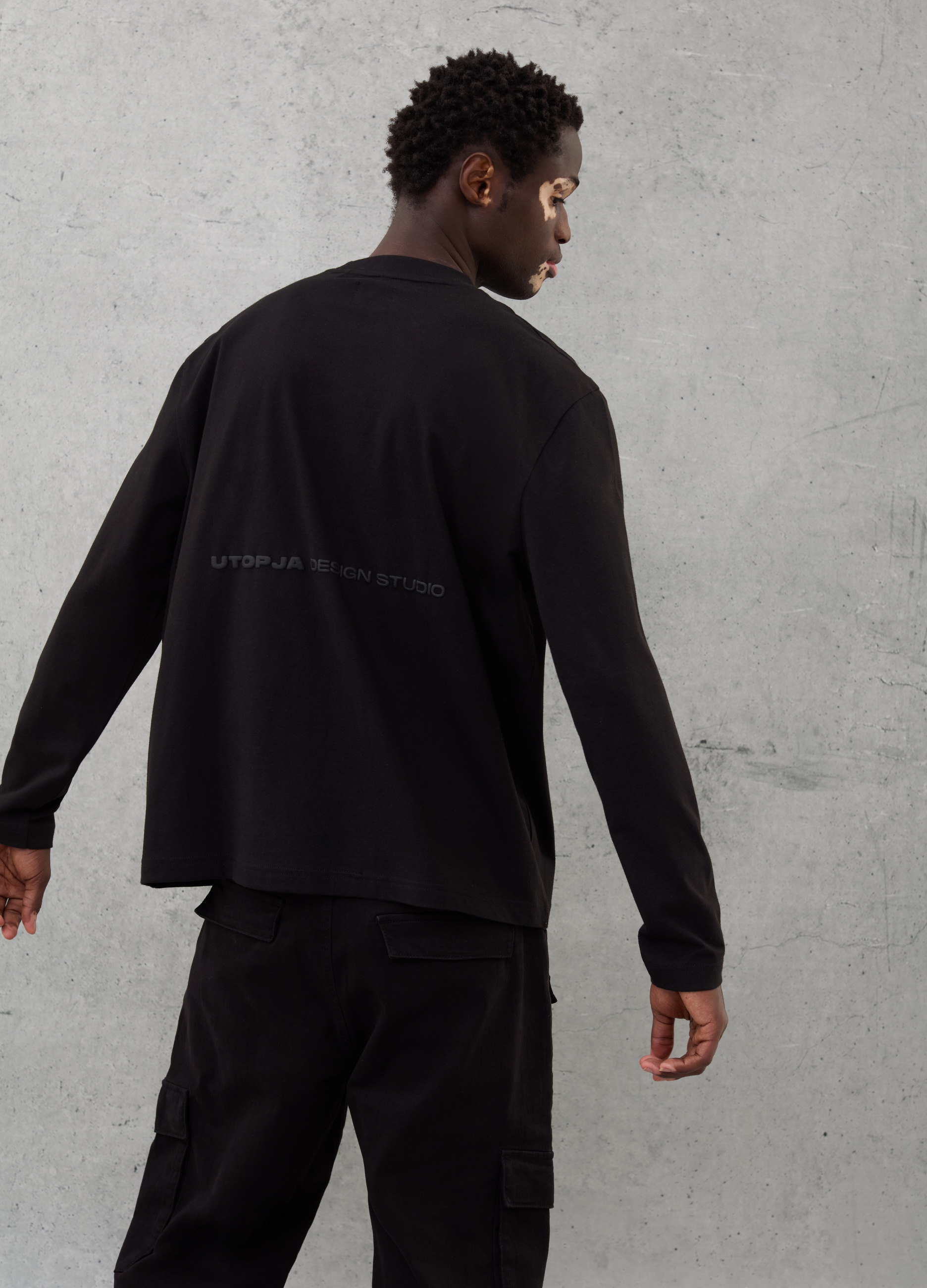 UTOPJA, Longsleeve Graphic T-shirt Black, Uomo, Nero, Taglia: XS