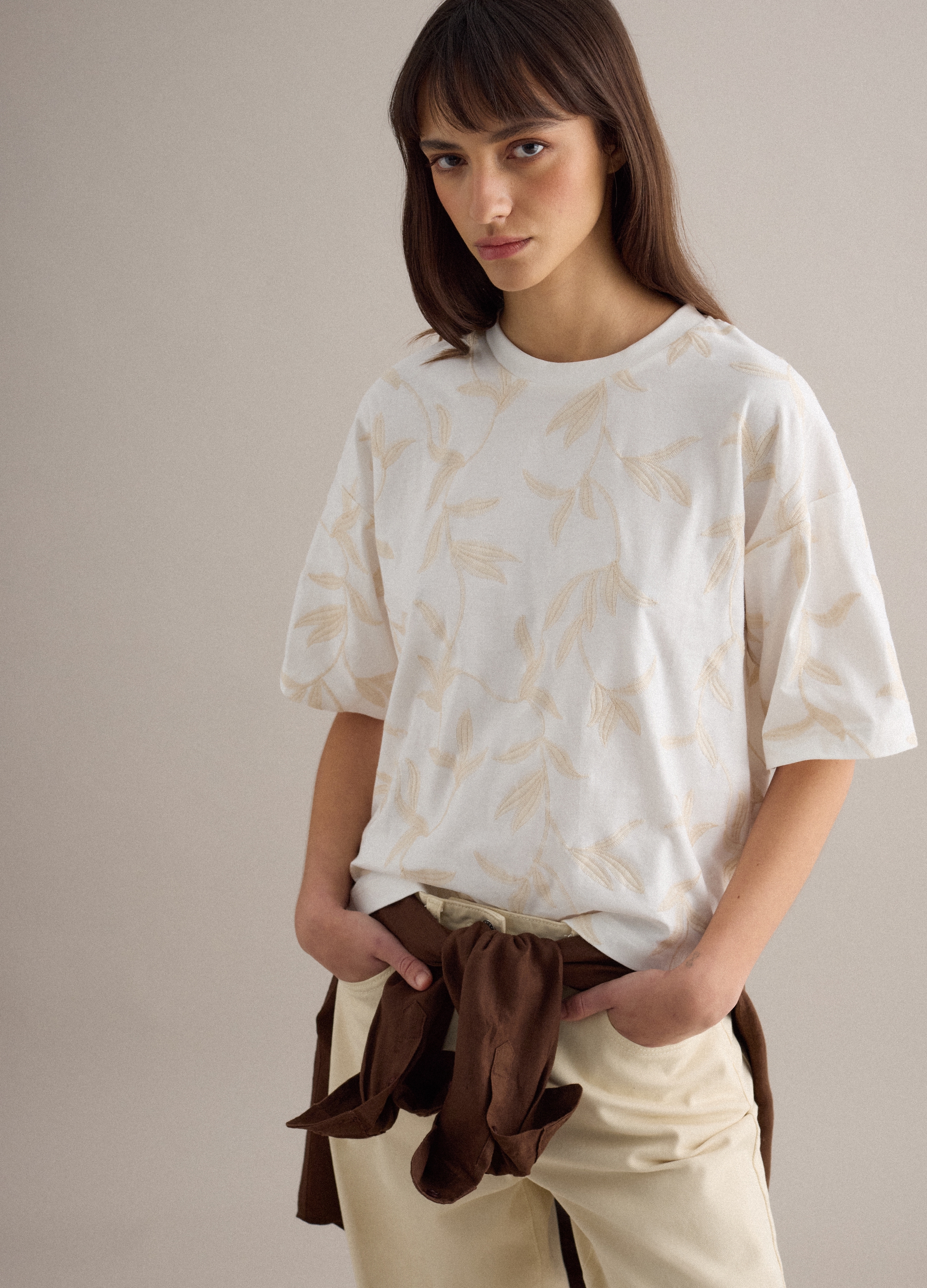 PIOMBO, Camiseta Blanca De Puro Algodón De Corte Relajado Con Bordados Florales, Mujer, Blanco roto, Talla: 42