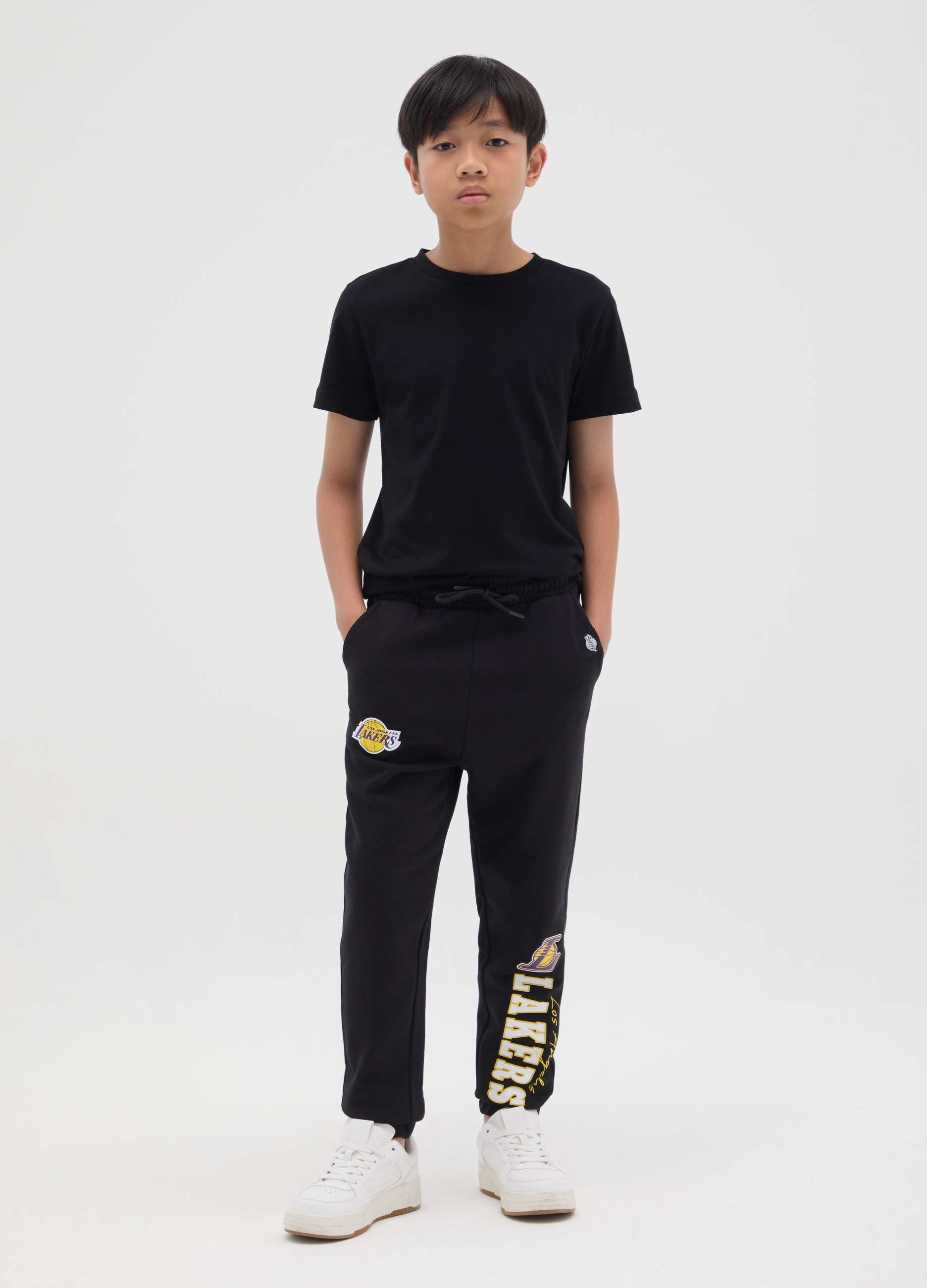 NBA, Pantaloni Da Ragazzo In Puro Cotone Nero Regular Fit Con Stampa Nba, Bambino, Nero, Taglia: 10-11