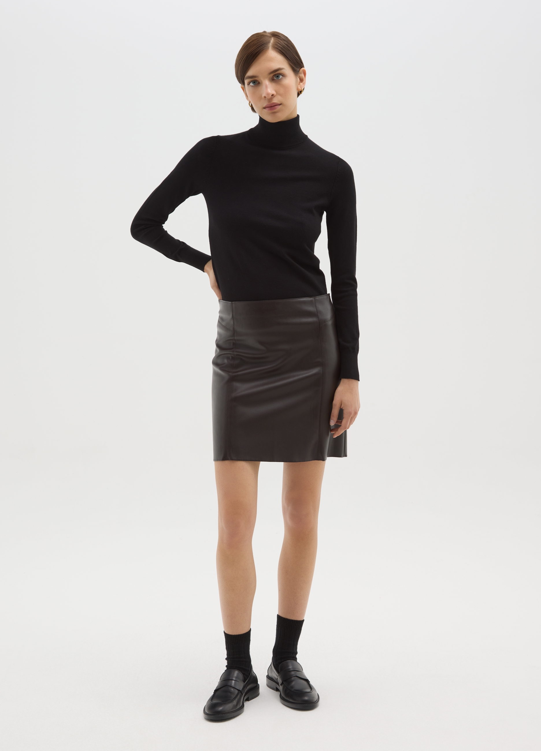 Suéter Negro De Cuello Alto De Canalé Regular Fit, Mujer, Gunmetal, Talla: 42