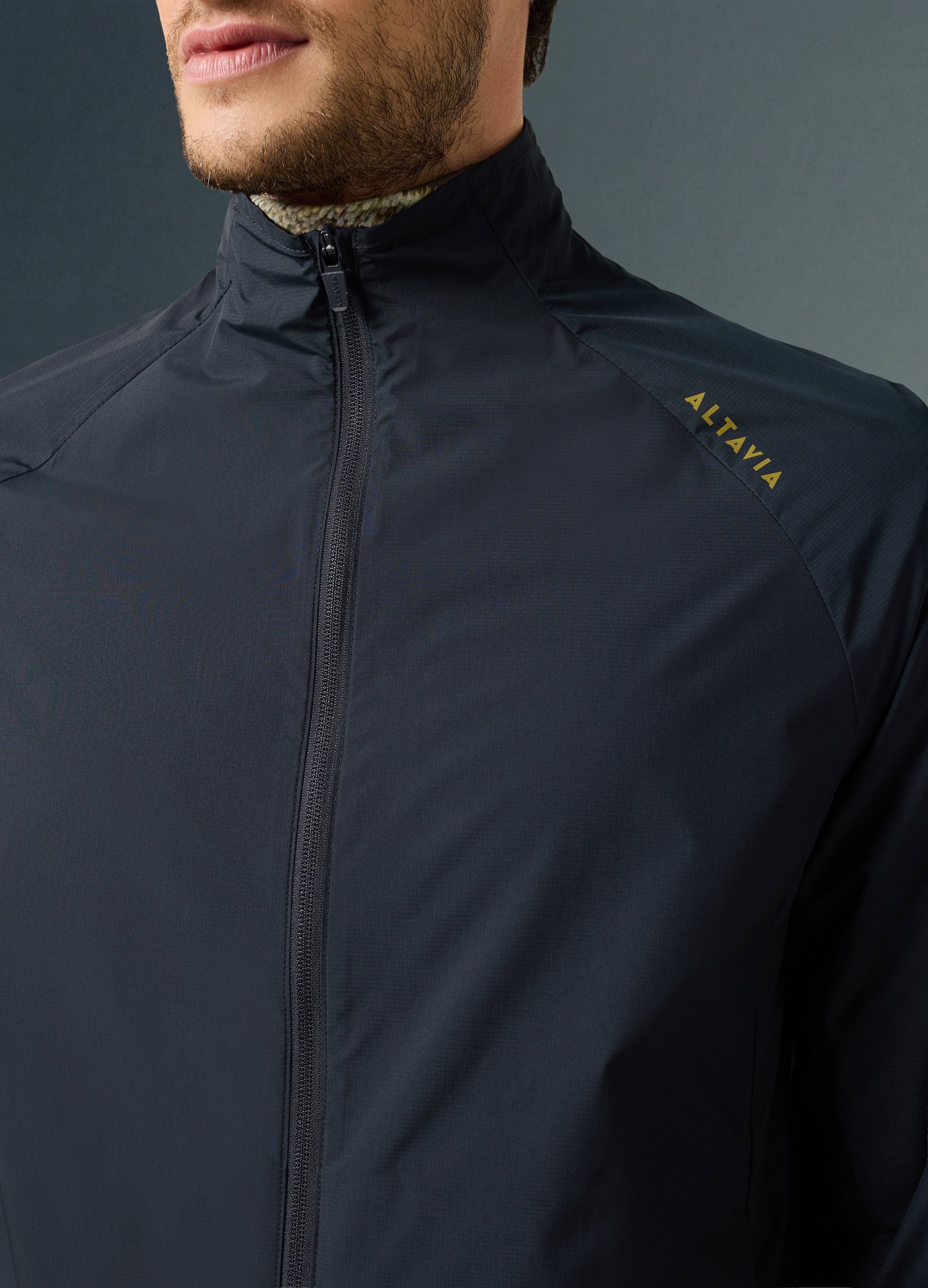 ALTAVIA, Chaqueta Cortavientos Altavia Con Deborah Compagnoni, Hombre, Azul Noche, Talla: S