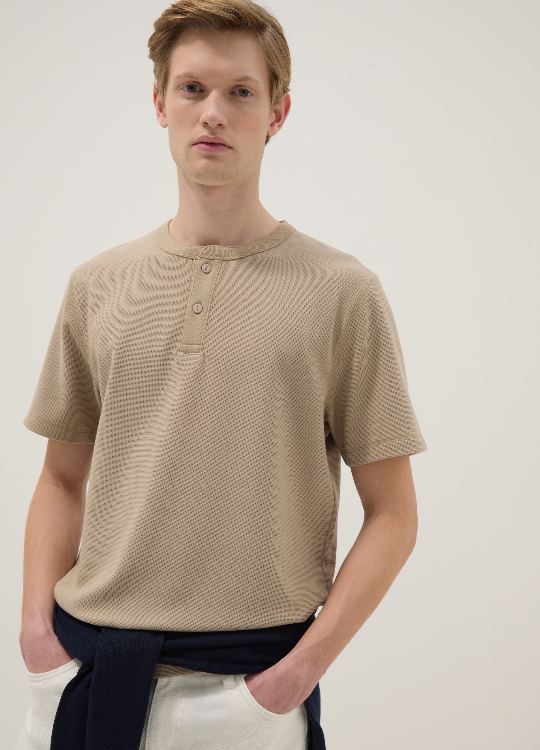 Camiseta Beige De Manga Corta Regular Fit Con Cuello Panadero, Hombre, Beige, Talla: L