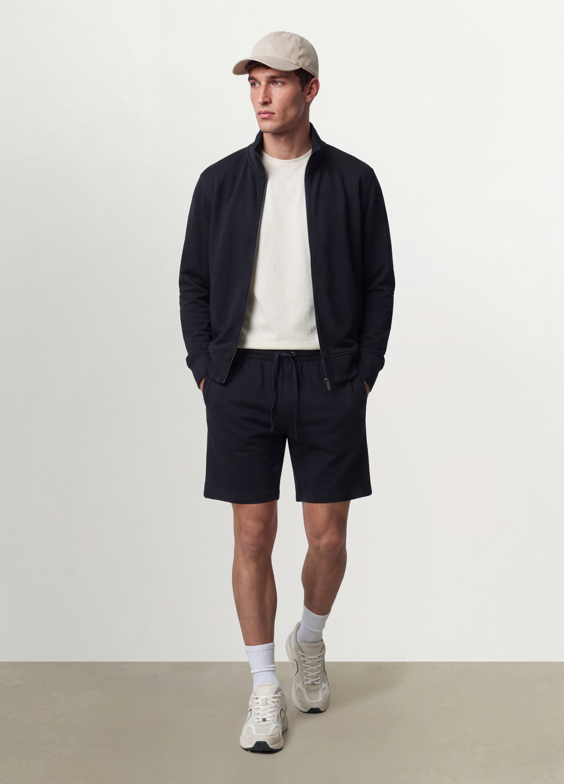 OVS, Shorts Nero In Misto Cotone Con Vita Elasticizzata Regular Fit, Uomo, Nero, Taglia: L