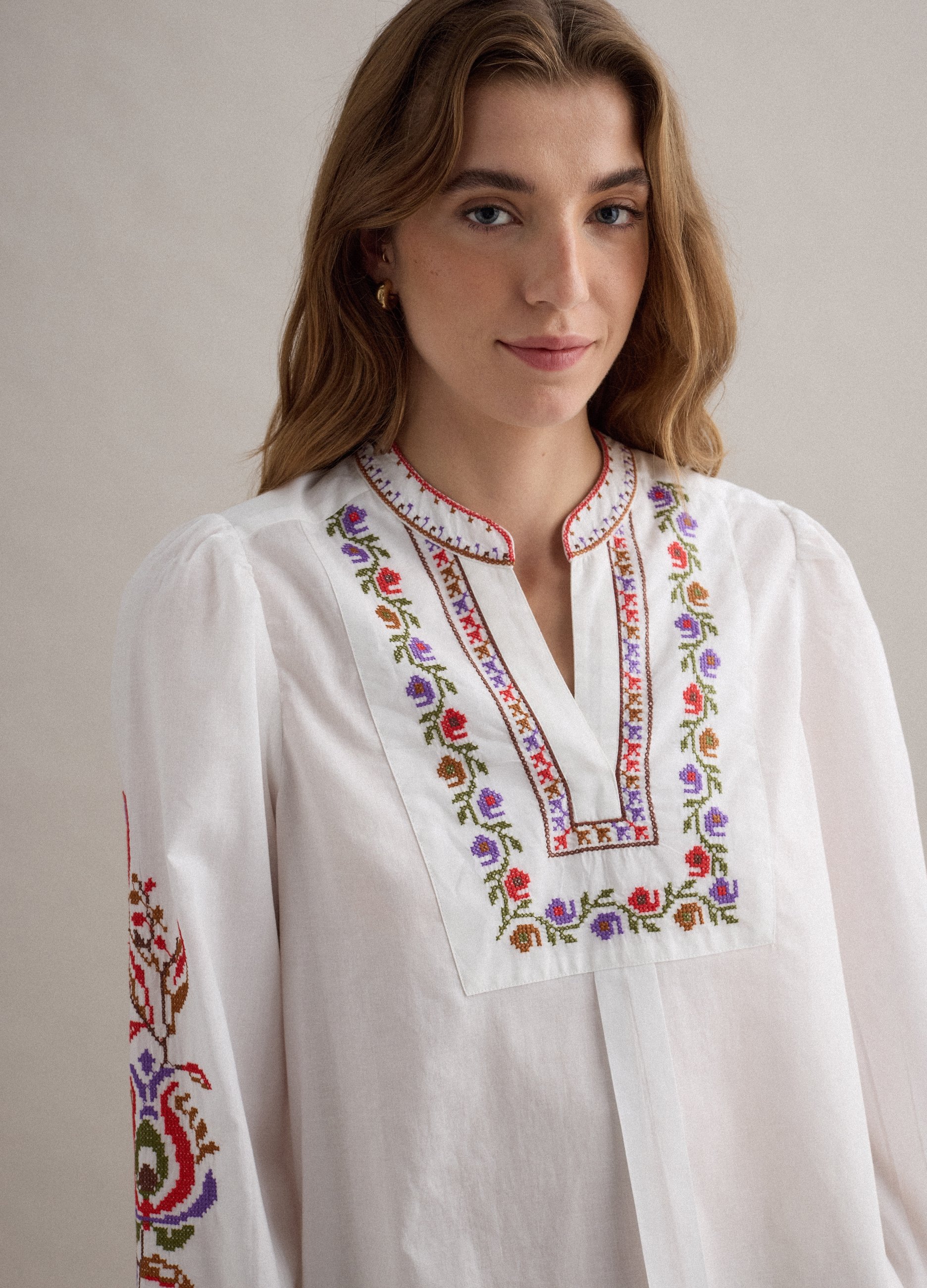 PIOMBO, Camisa Blanca De Algodón Puro Con Bordados De Colores, Mujer, Blanco/beige, Talla: 42