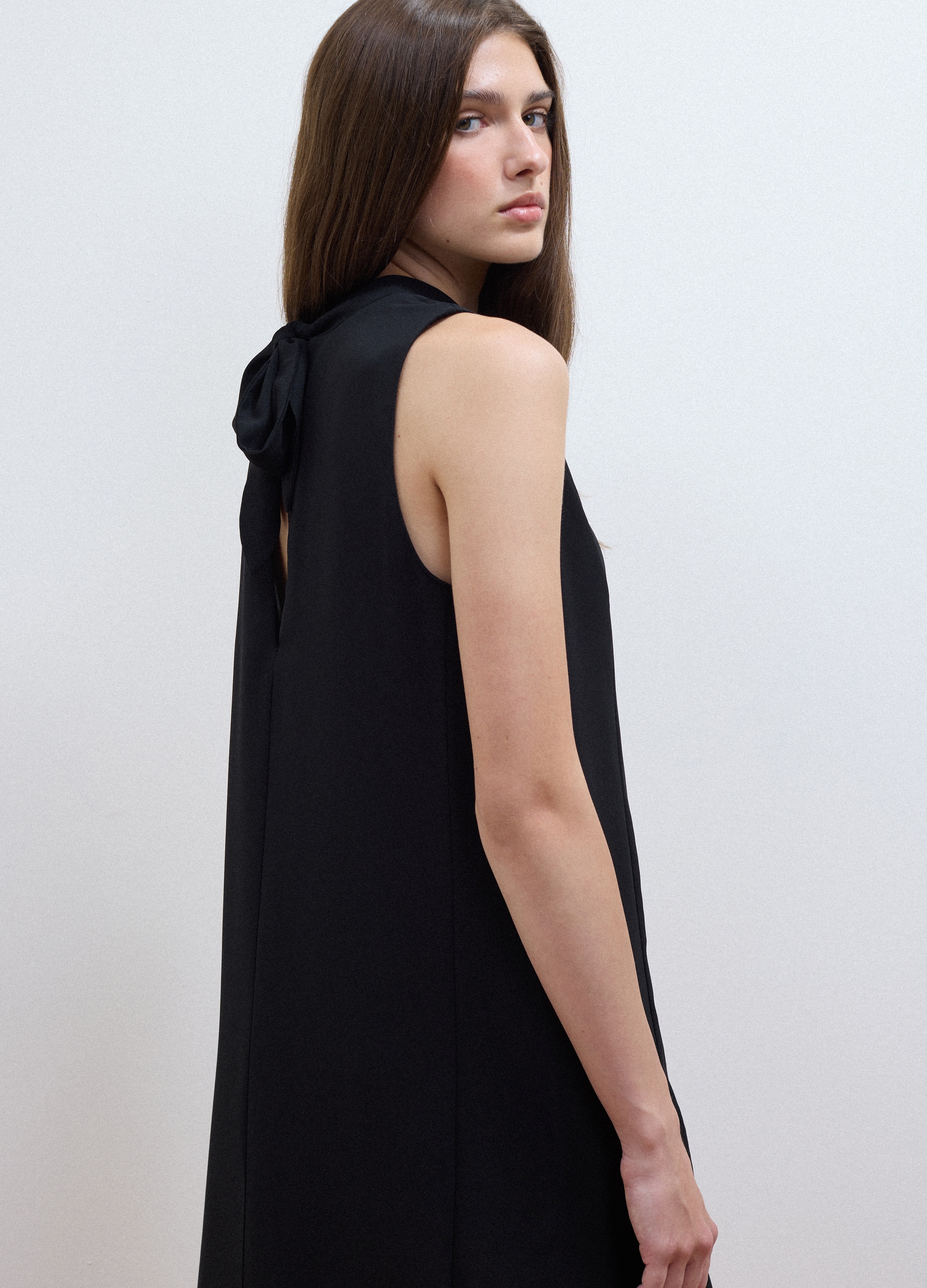 LES COPAINS, Abito Nero Smanicato Con Collo Rialzato E Fiocco Slim Fit, Donna, Nero, Taglia: M