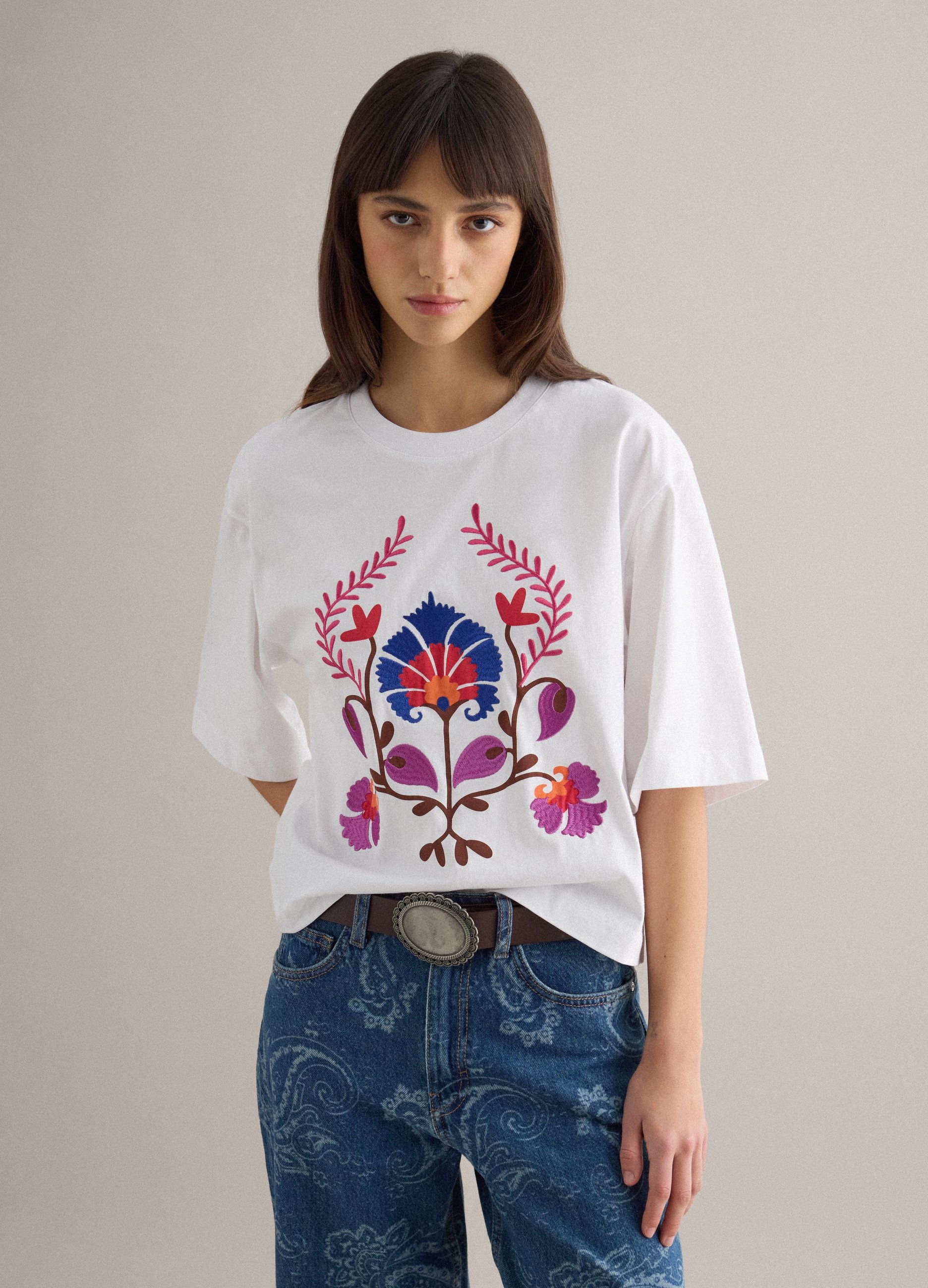 PIOMBO, Camiseta Blanca De Algodón Puro Con Corte Cuadrado Y Bordado Floral, Mujer, Blanco óptico, Talla: 42