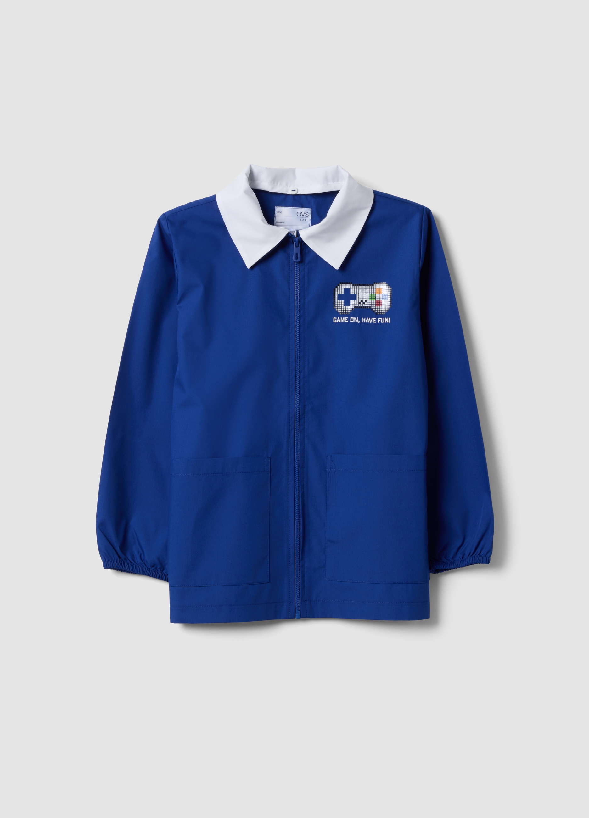 OVS KIDS, Grembiule Corto Personalizzabile Blu Per La Scuola Con Stampa Gaming Per Bambino, Blu, Taglia: 5-6