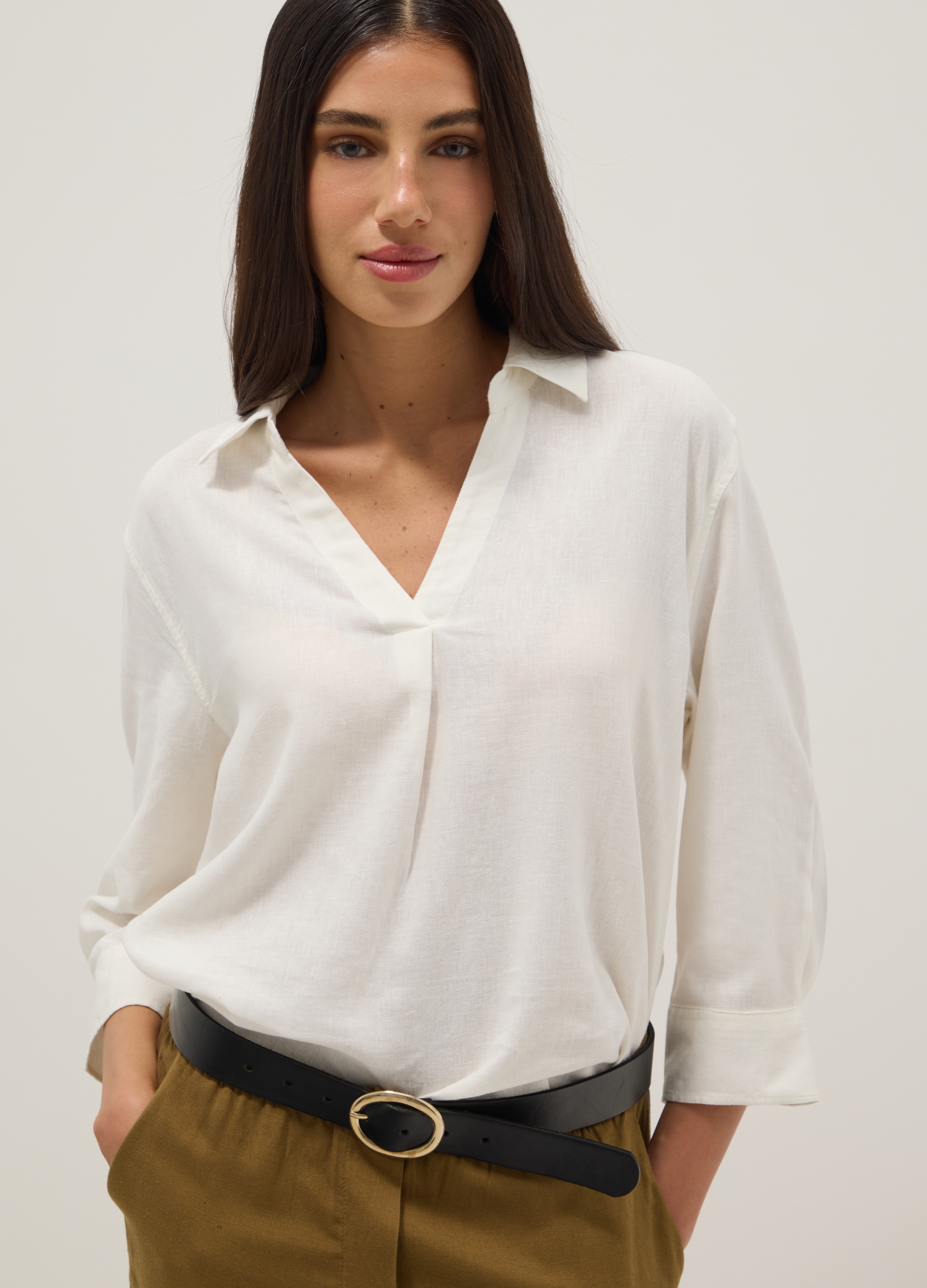 Camisa Blanca De Mezcla De Lino Y Viscosa Regular Fit Con Cuello Pico, Mujer, Blanco roto, Talla: 36